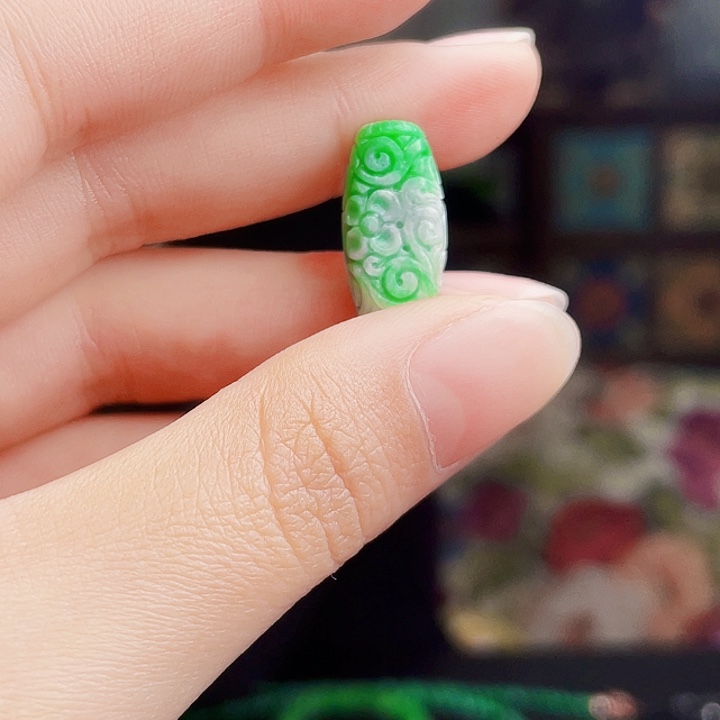 翡翠未镶嵌颈饰多样性