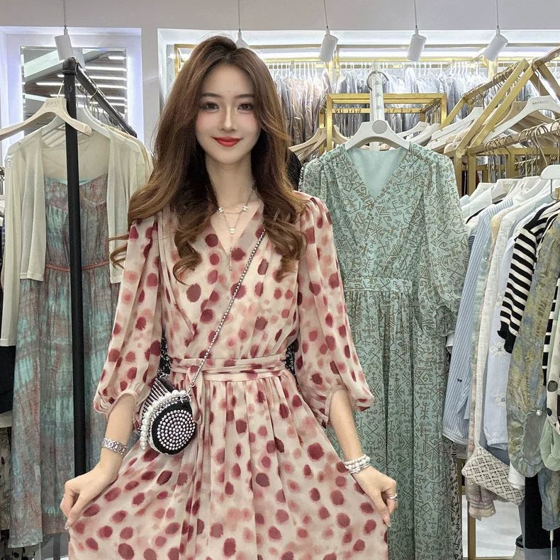 8003 法式高级感红色波点收腰V领连衣裙 25新款 洋气七分袖长裙子
