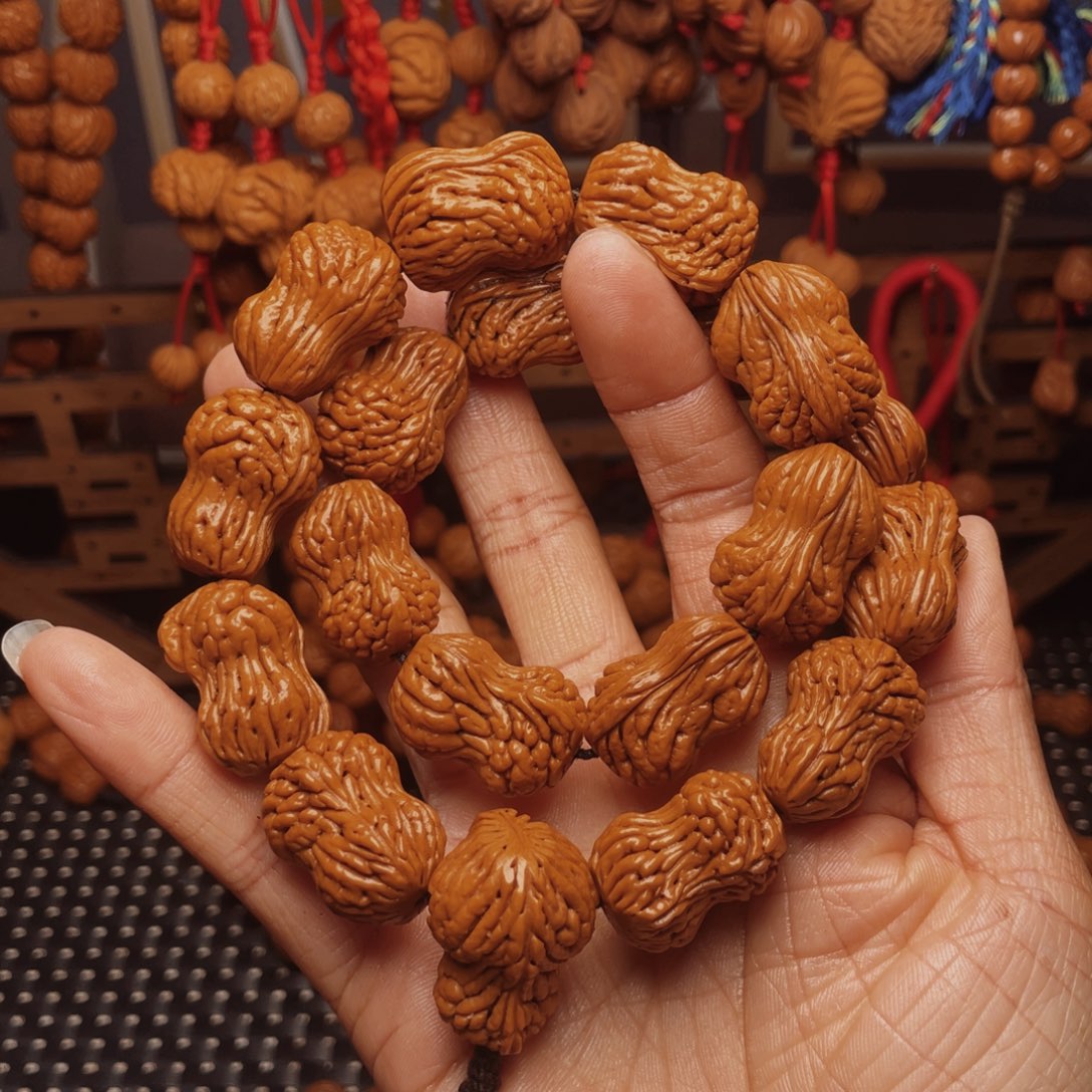 木质类龙纹桃枭挂件