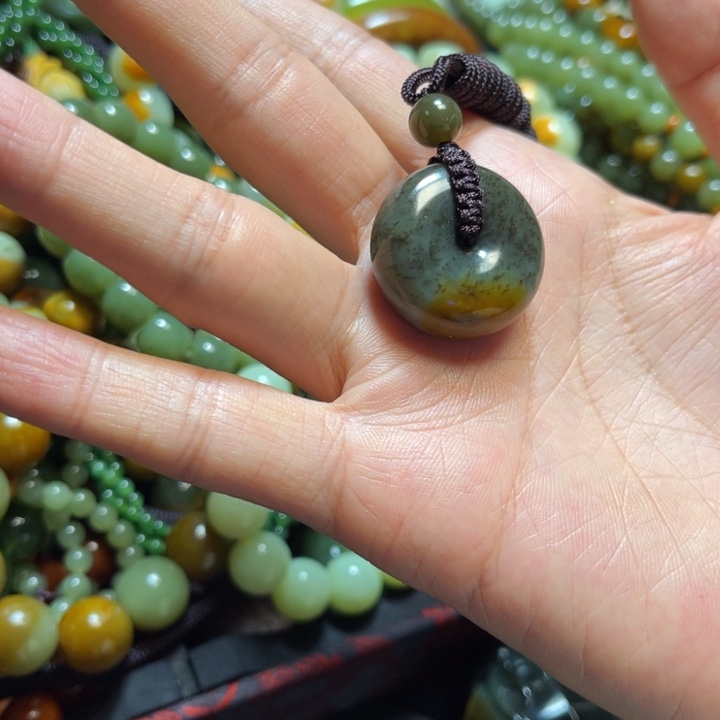 岫岩河磨玉（透闪石质玉）未镶嵌颈饰