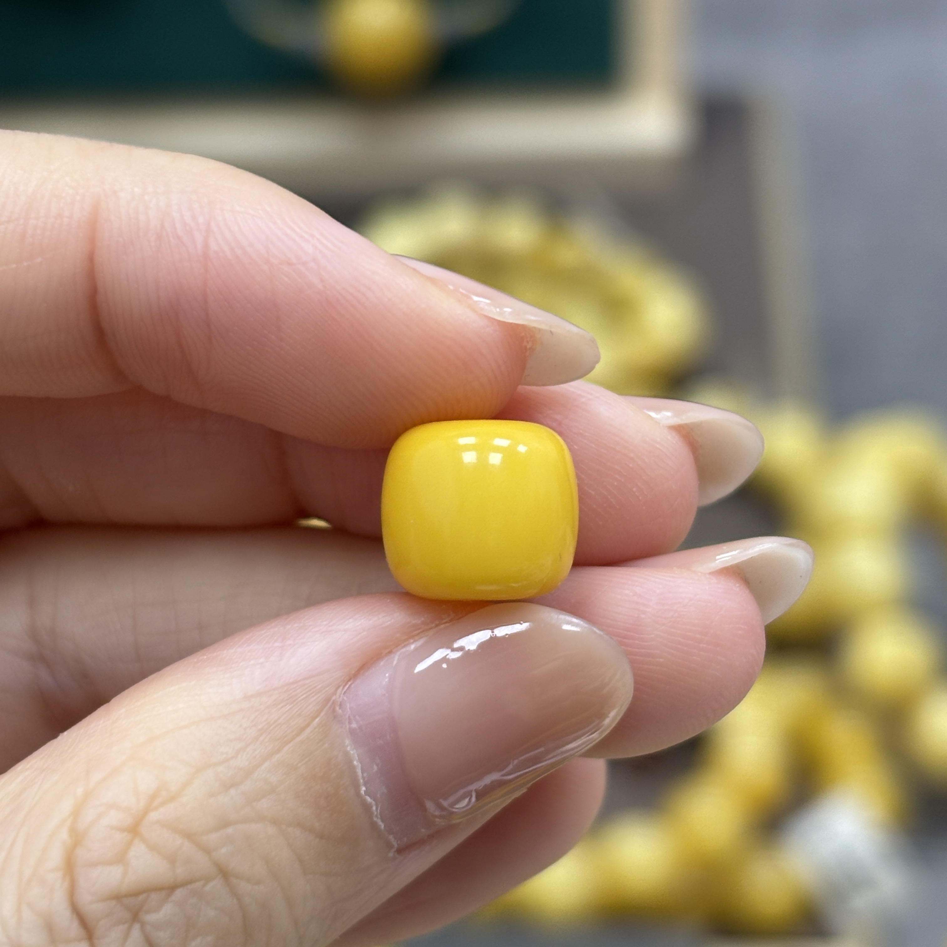 10.3*9.3mm 小妖珠宝天然原矿琥珀蜜蜡