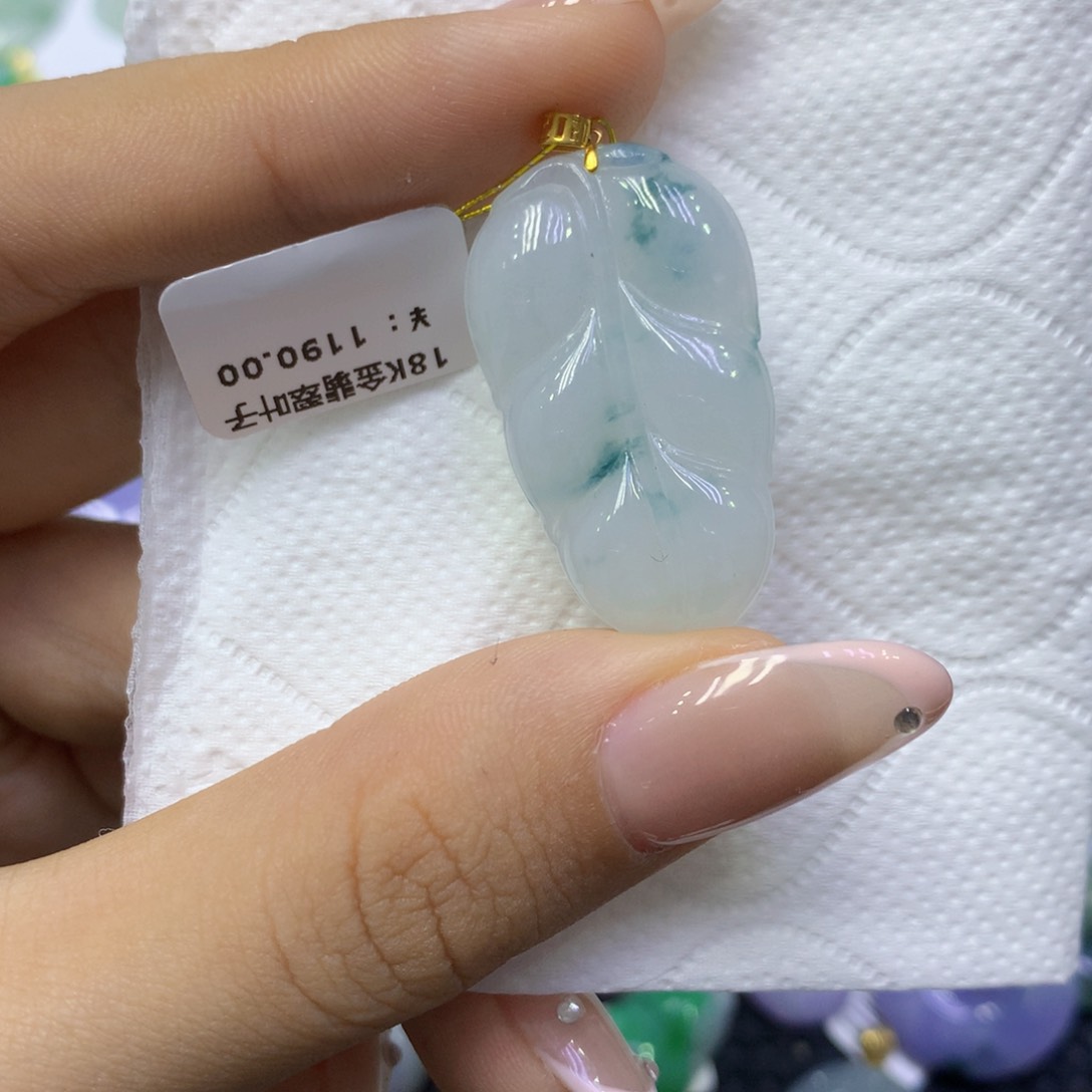 颈饰18K金镶嵌翡翠