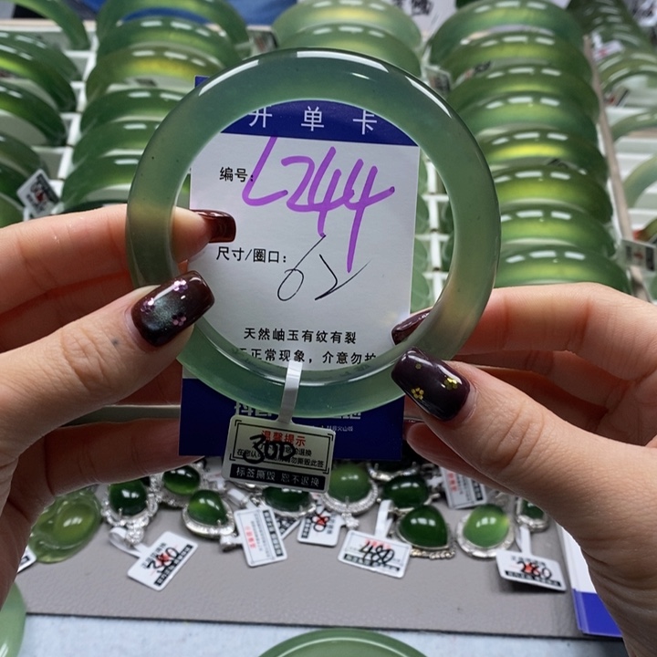 蛇纹石玉手镯未镶嵌狂*