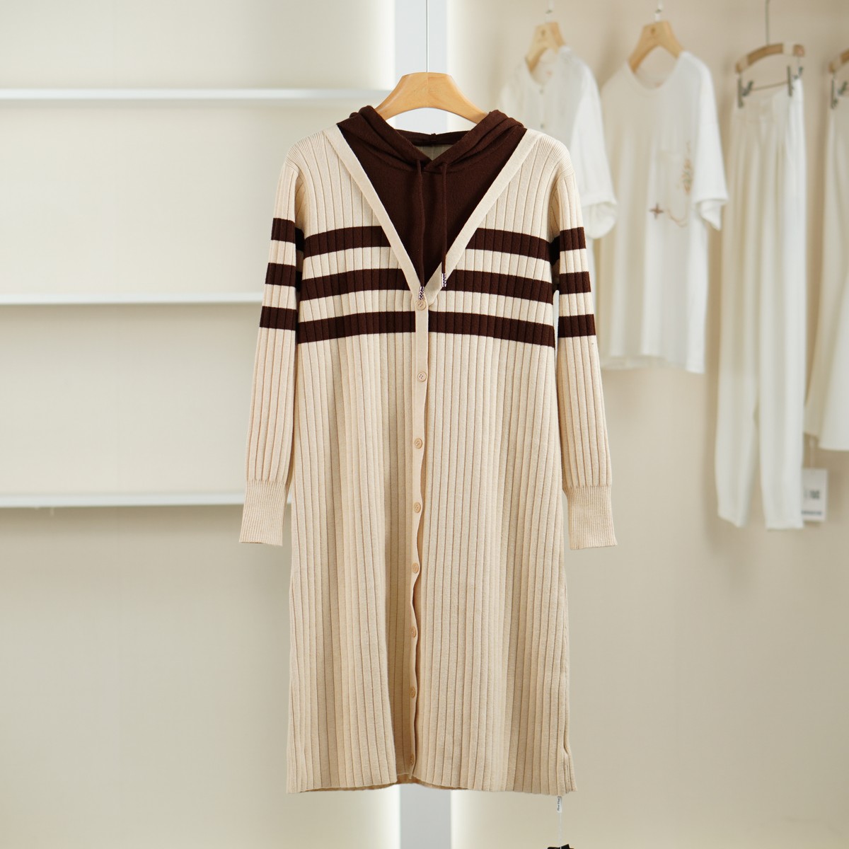 麦迪尚品【唯】5120314 拼色连帽针织连衣裙秋季女装专柜撤柜