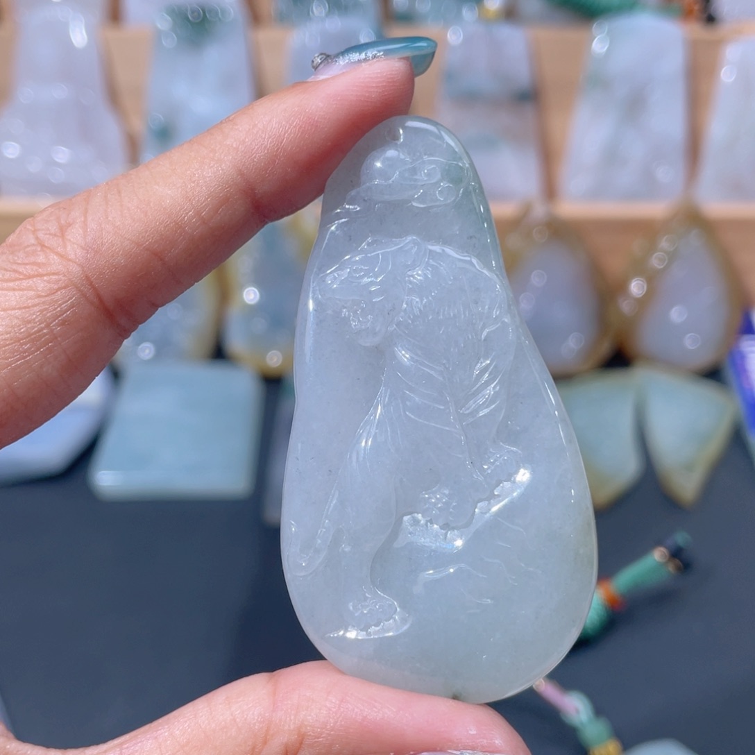 *****颈饰未镶嵌翡翠虎牌