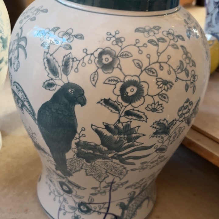 汽****微瑕青花瓷器值得购买底部干裂