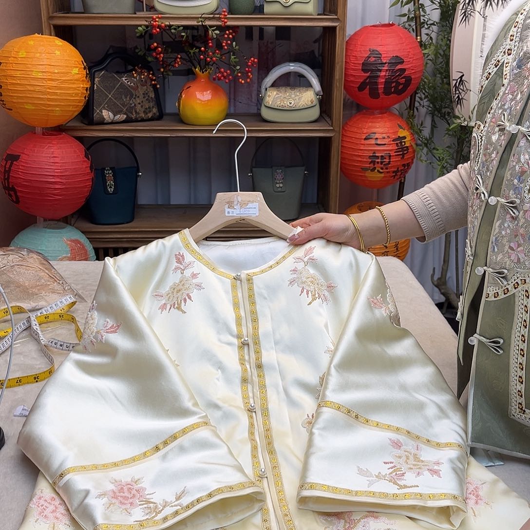 刺绣重工打籽绣110上衣