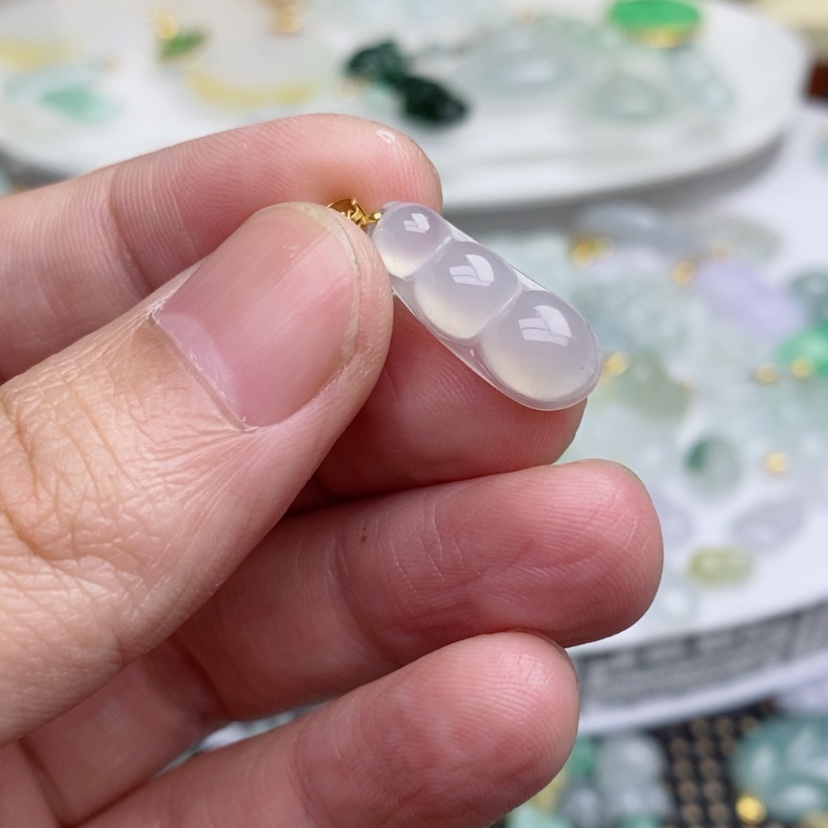 【闪购商品】翡翠吊坠(不含链)18K金镶嵌小冰豆