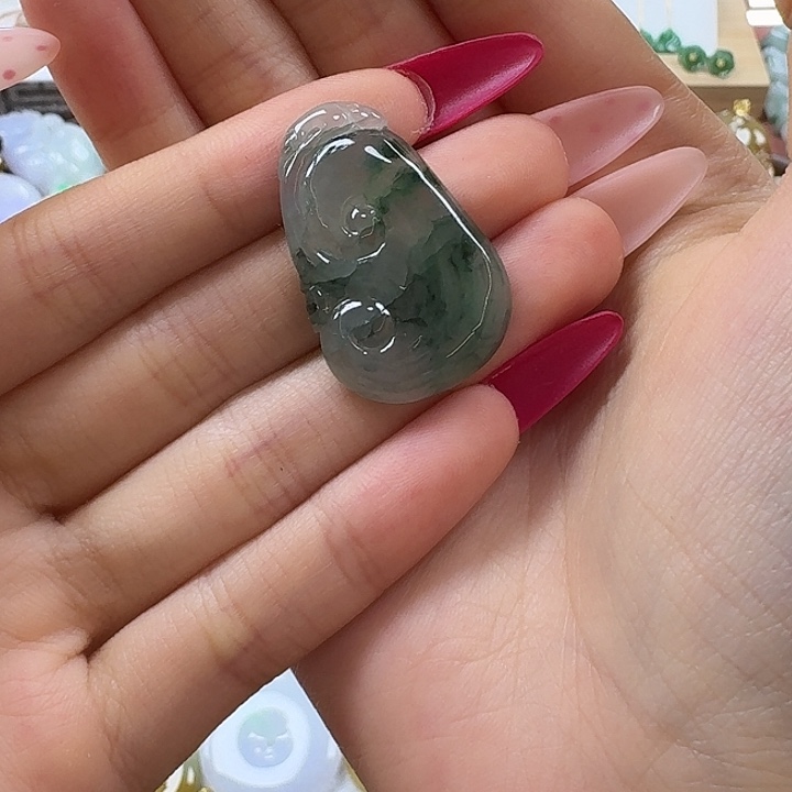 翡翠未镶嵌颈饰如意