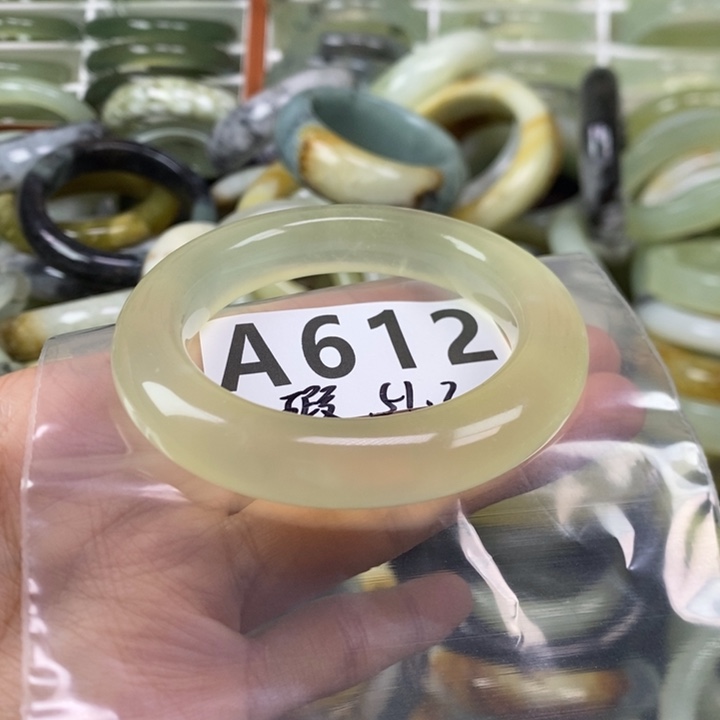 ****蛇纹石玉未镶嵌手镯