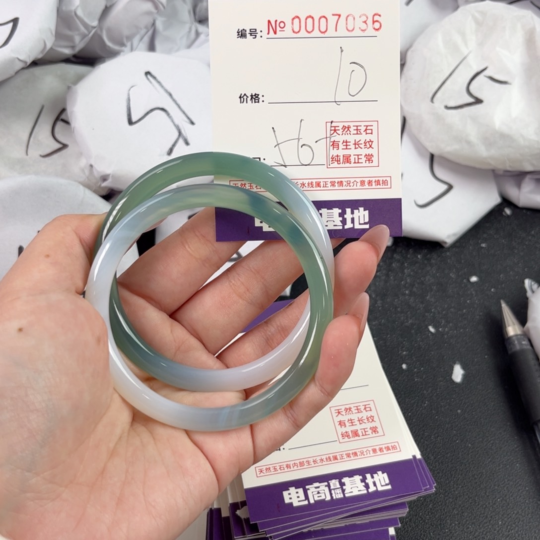 玛瑙/玉髓手镯未镶嵌7036
