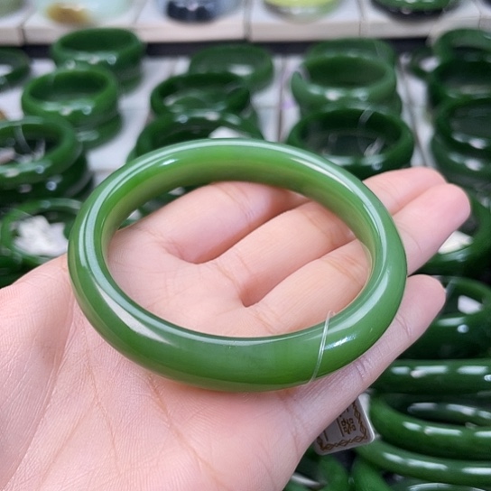 和田玉（碧玉）未镶嵌手镯