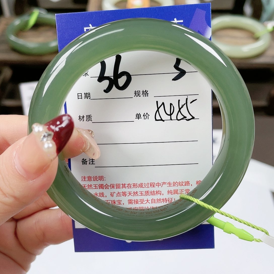【闪购商品】和田玉手镯未镶嵌一***。