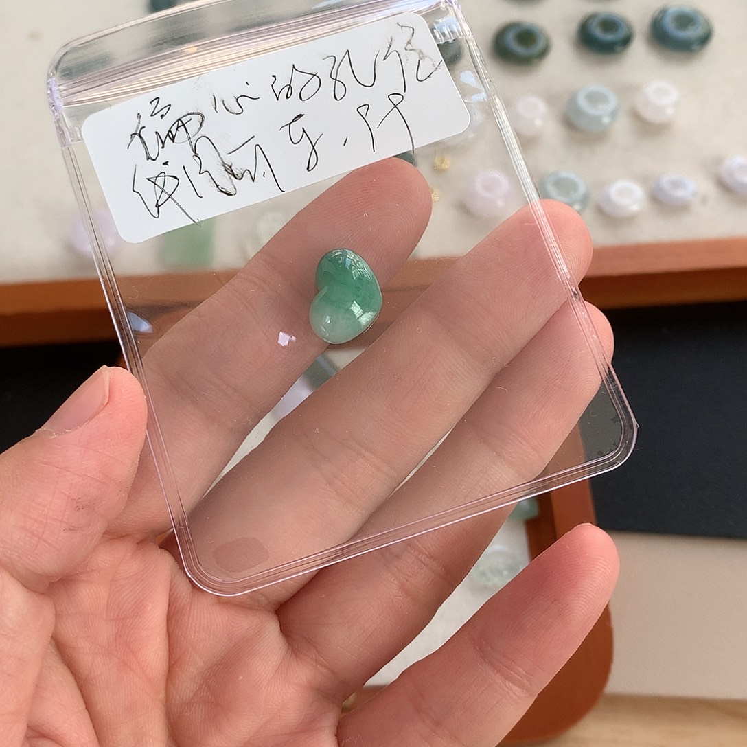 八***乐翡翠未镶嵌颈饰爱心