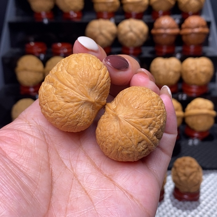 文玩核桃把件小鸟元宝…………12