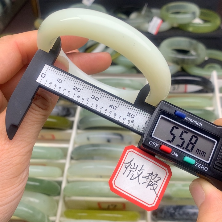 蛇纹石玉未镶嵌手镯5