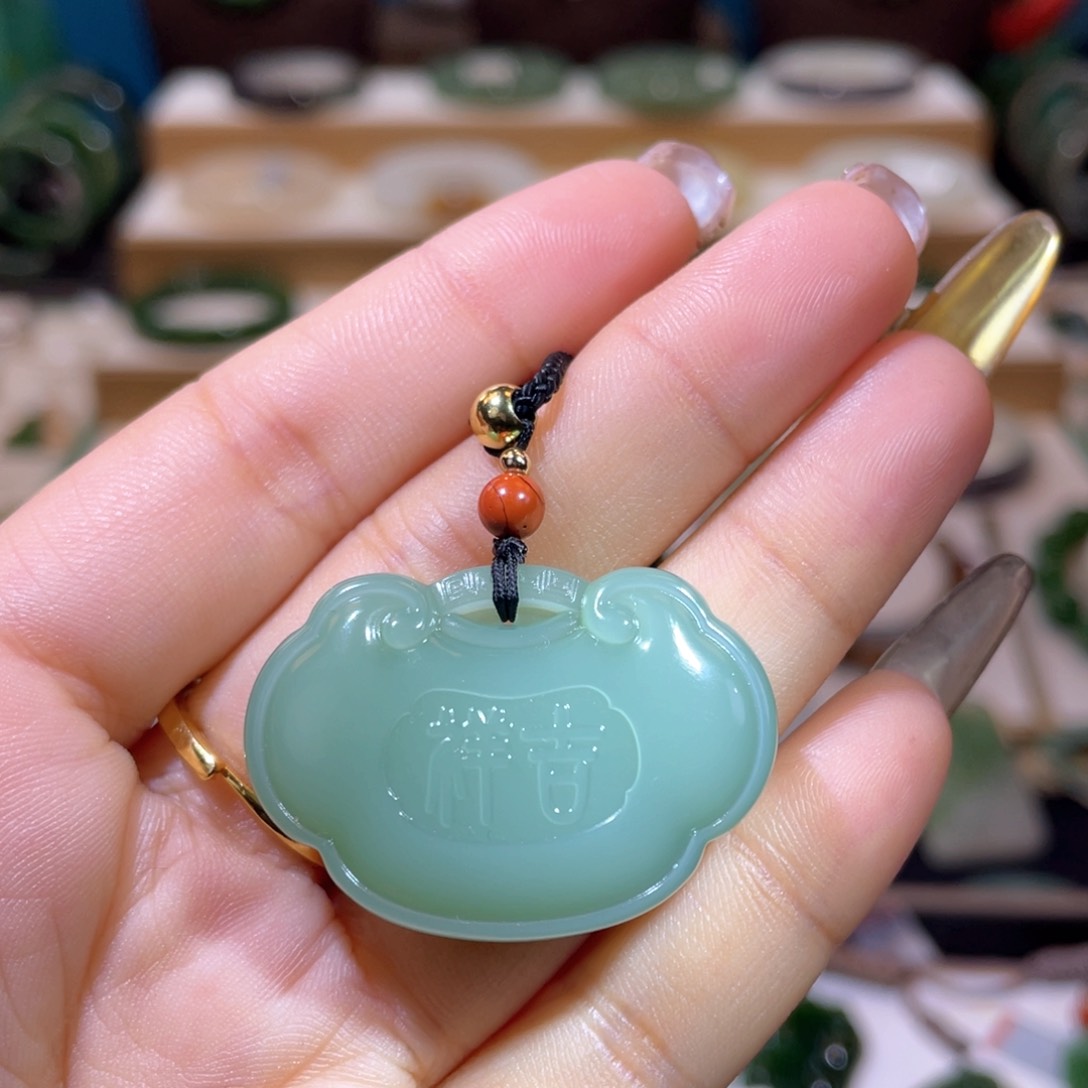 和田玉高品粉青吊坠未镶嵌