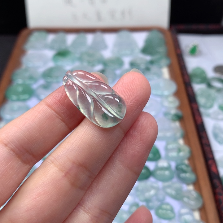 颈饰未镶嵌翡翠高冰飘花叶子