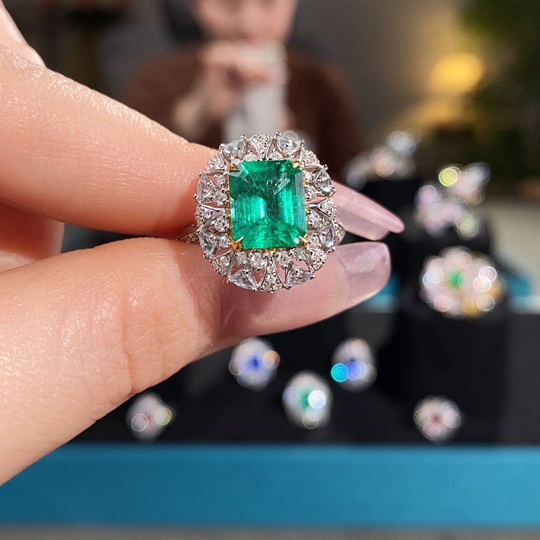 祖母绿18K金镶嵌戒指2.16ct