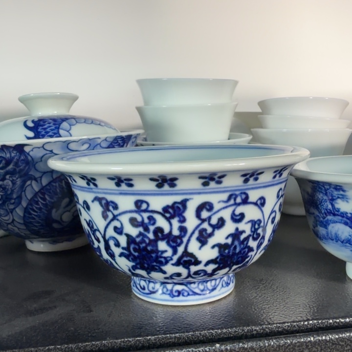 纯柴窑永乐青花缠枝莲压手杯