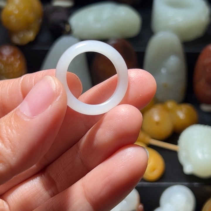 请***叔和田玉未镶嵌颈饰