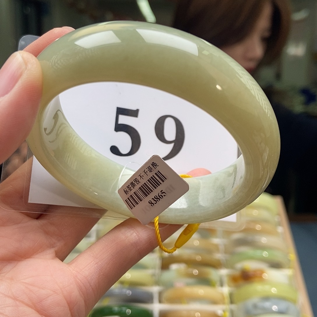 和田玉手镯未镶嵌纹