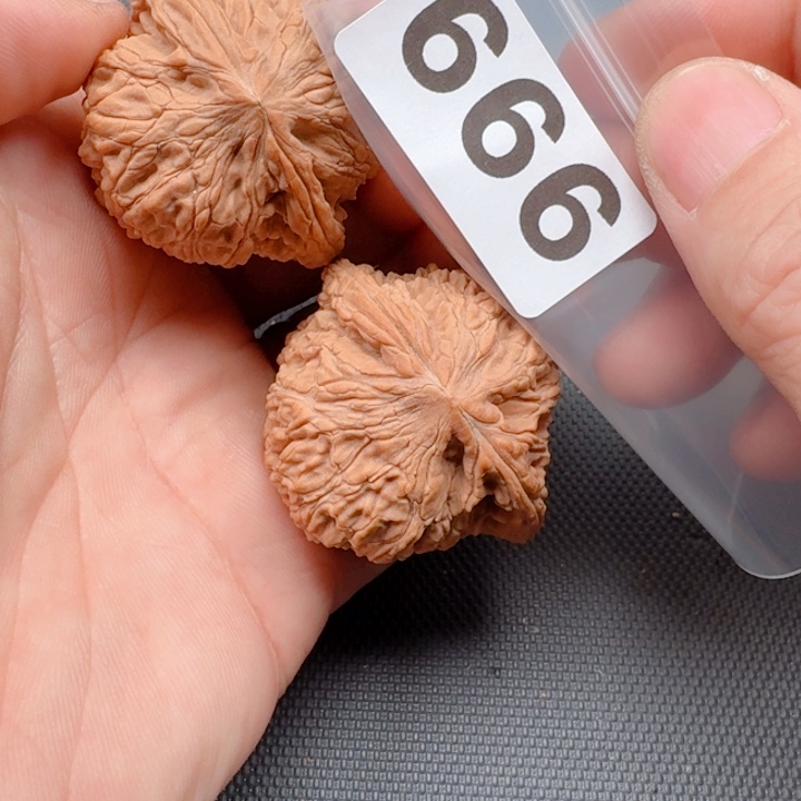 文玩核桃把件P***e绣球