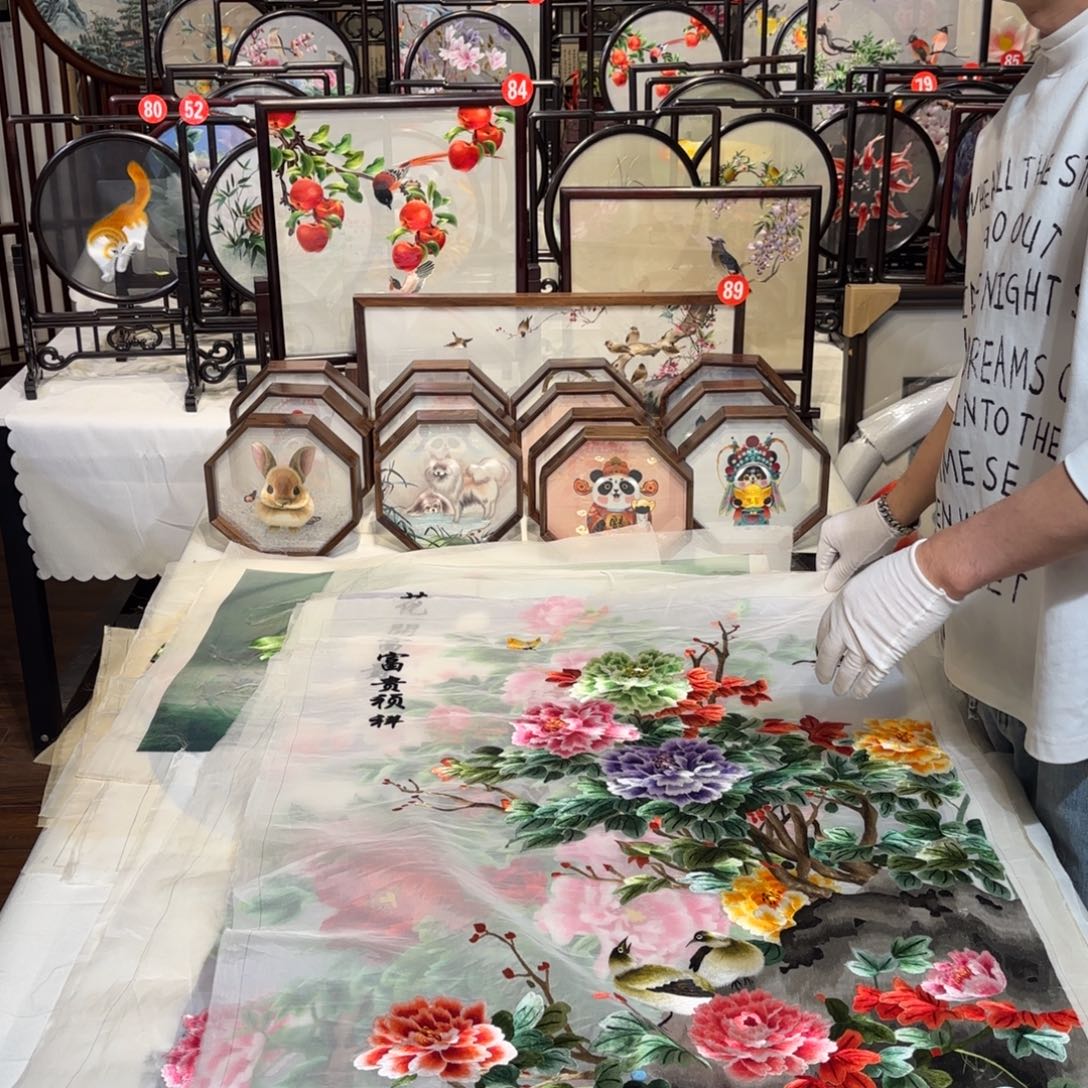 织绣纯手工制作工艺精湛精巧