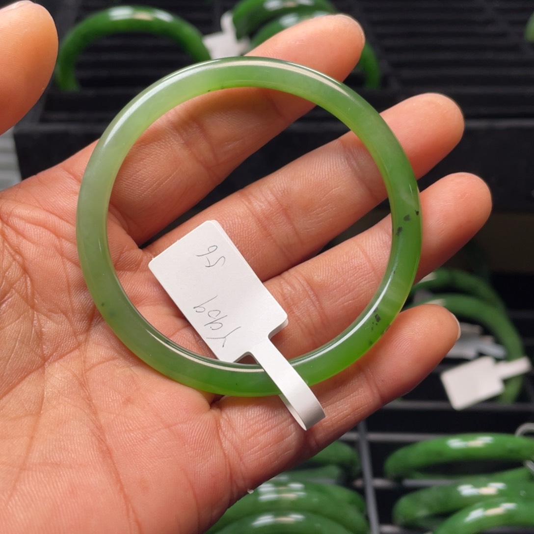 和田玉（碧玉）手镯未镶嵌