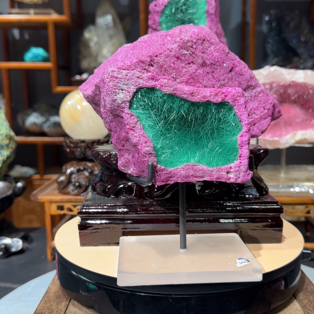 石材巴西红刚玉发晶