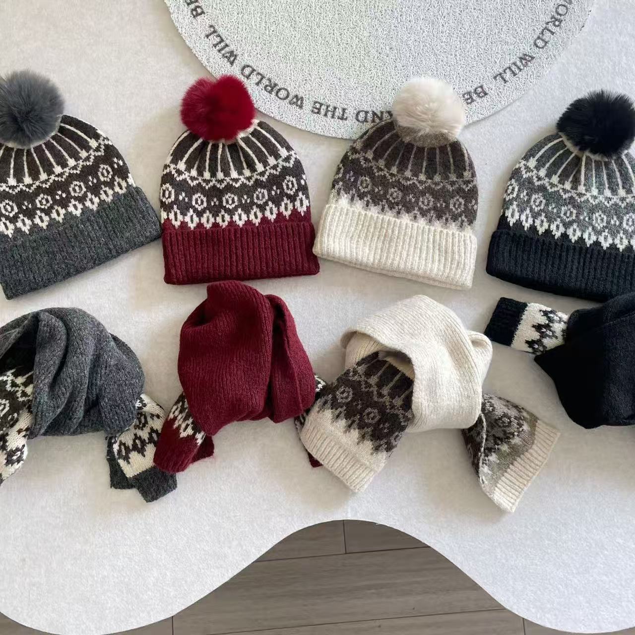 圣诞年款氛围感单品浪漫费尔岛复古保暖可爱球球帽子提花围巾