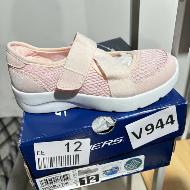 SKECHERS/斯凯奇V944 运动鞋 28.5码