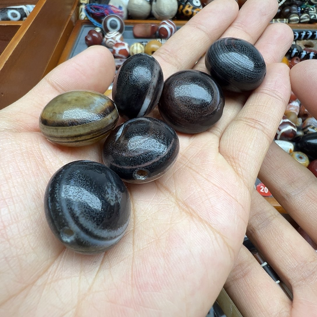 多***乐玛瑙/玉髓未镶嵌珠宝半成品