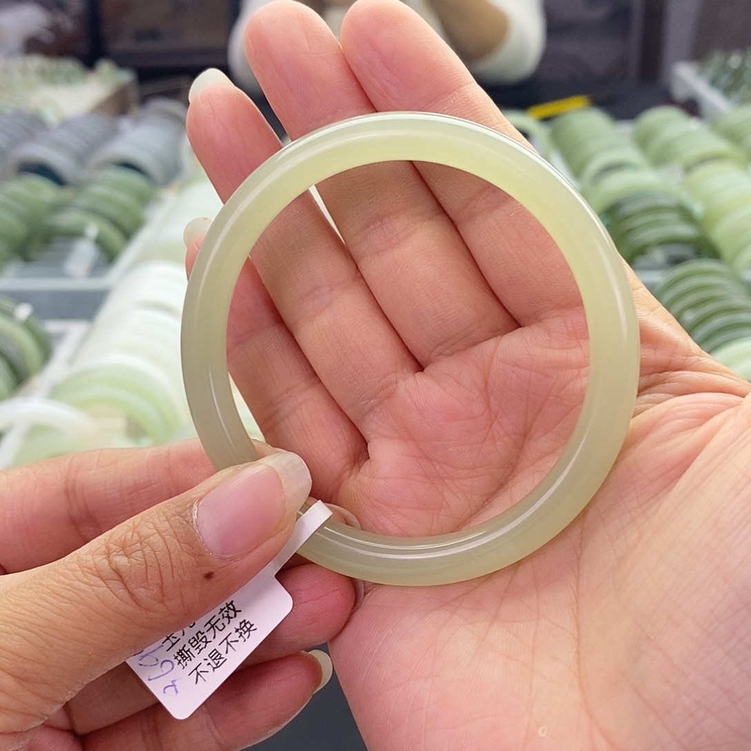 和田玉未镶嵌和田玉手镯57