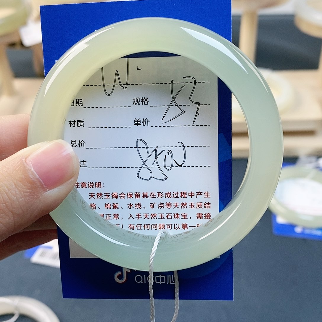 和田玉手镯未镶嵌果***?
