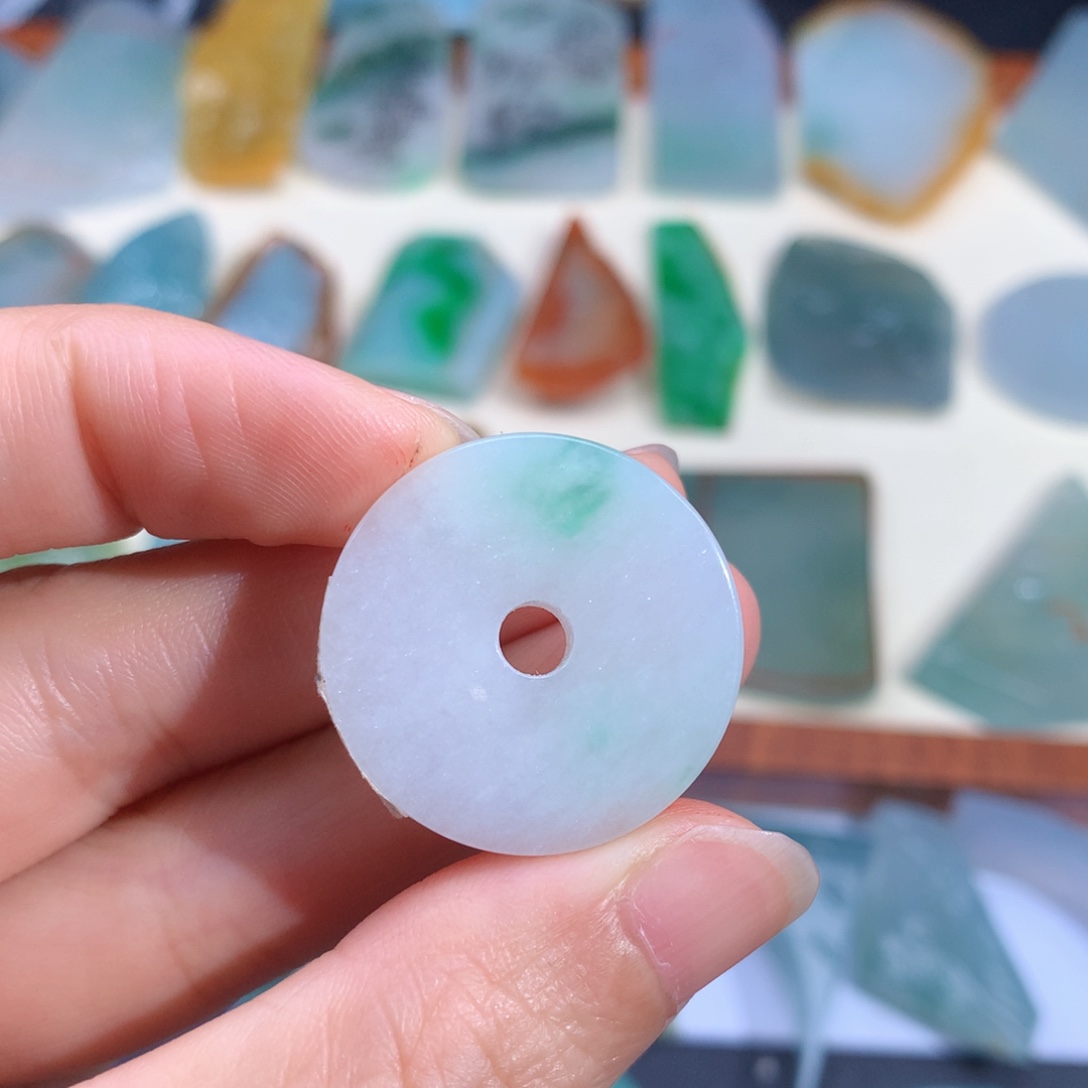 許***二翡翠未镶嵌颈饰天然缅甸翡翠包邮