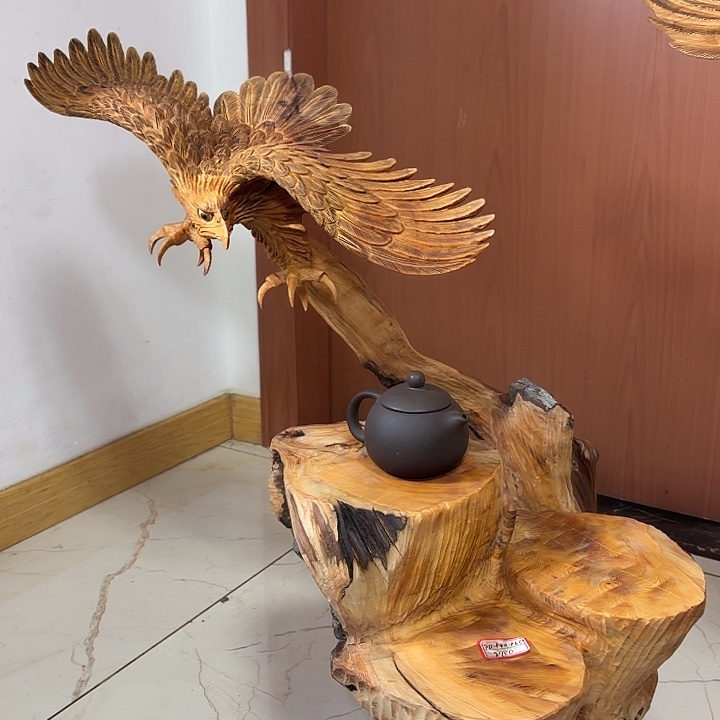 柏木老鹰大鹏展翅摆件