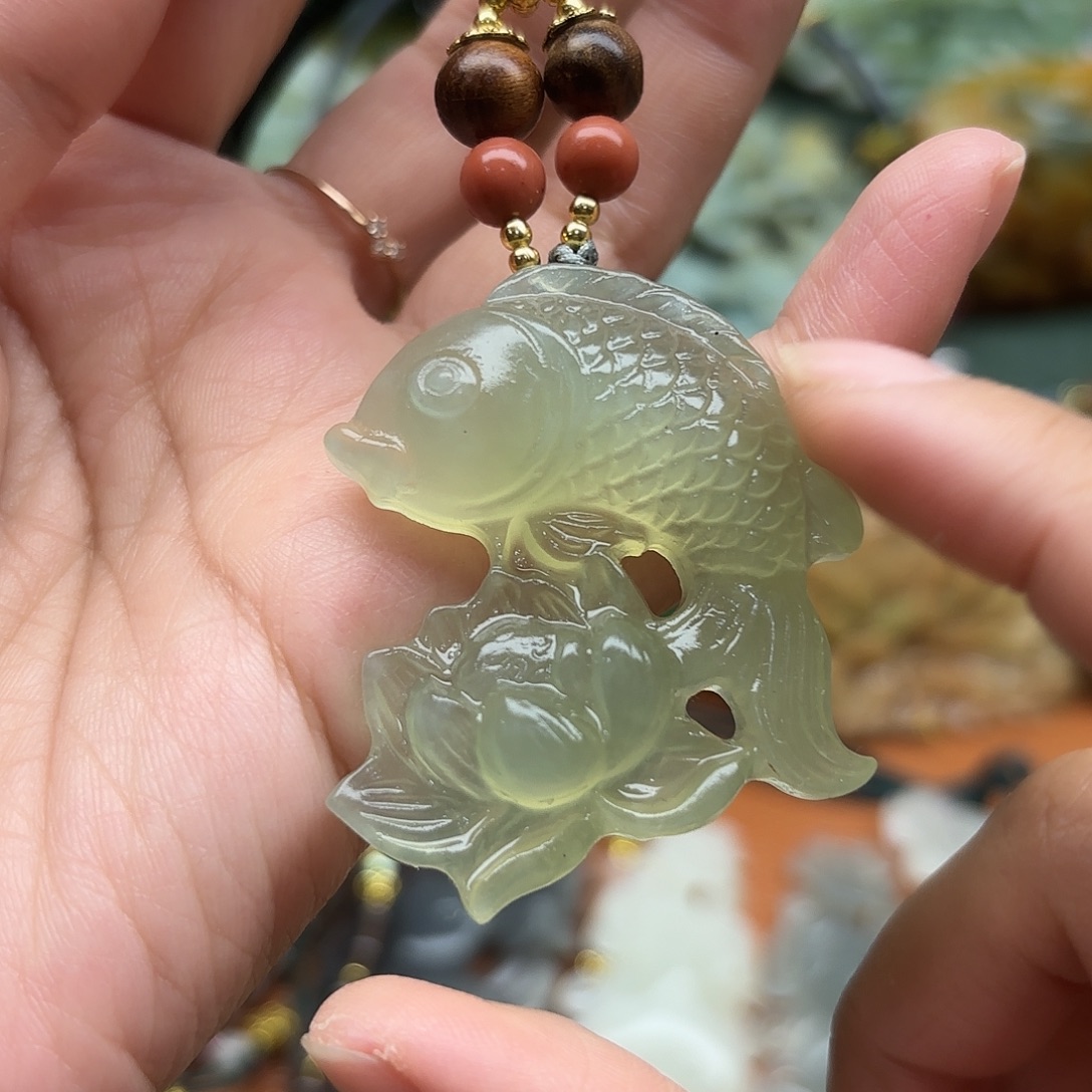 蛇纹石玉未镶嵌颈饰