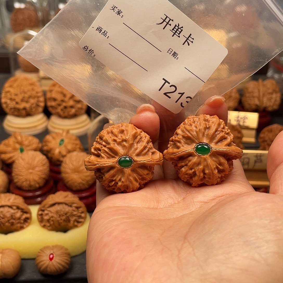 #***思文玩核桃把件宫灯38。213