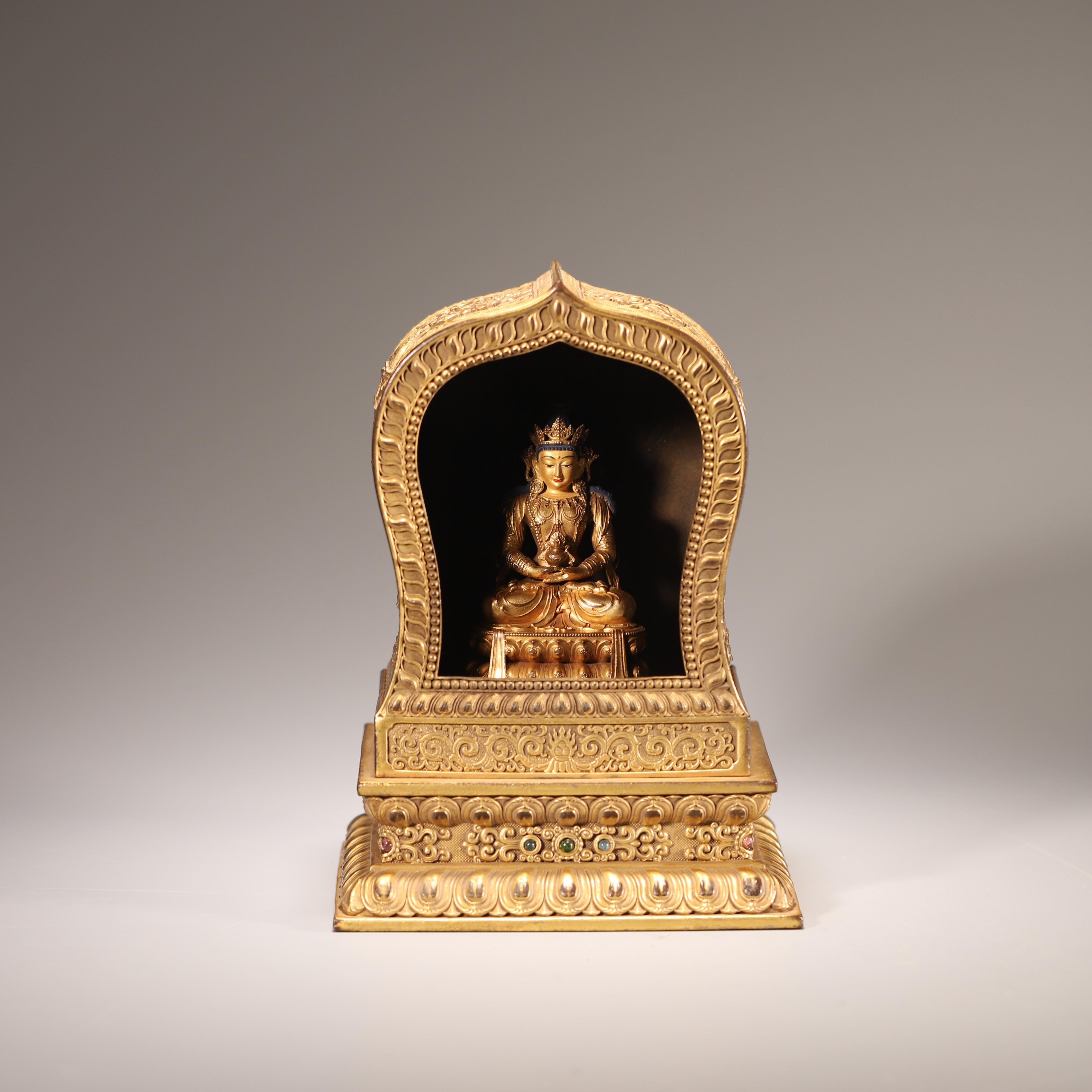 Lot11清代 铜鎏金长寿佛造像