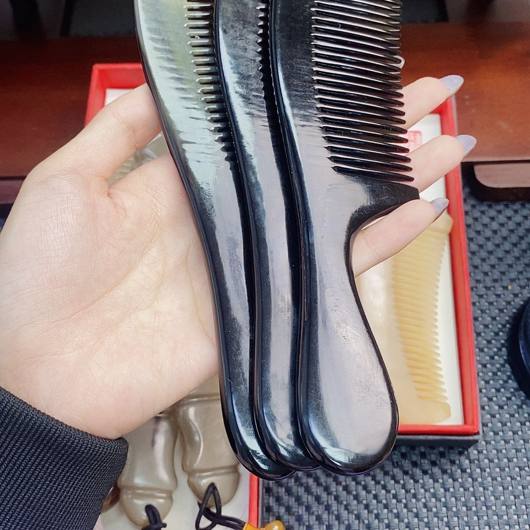 纯手工制作纯牛角梳子