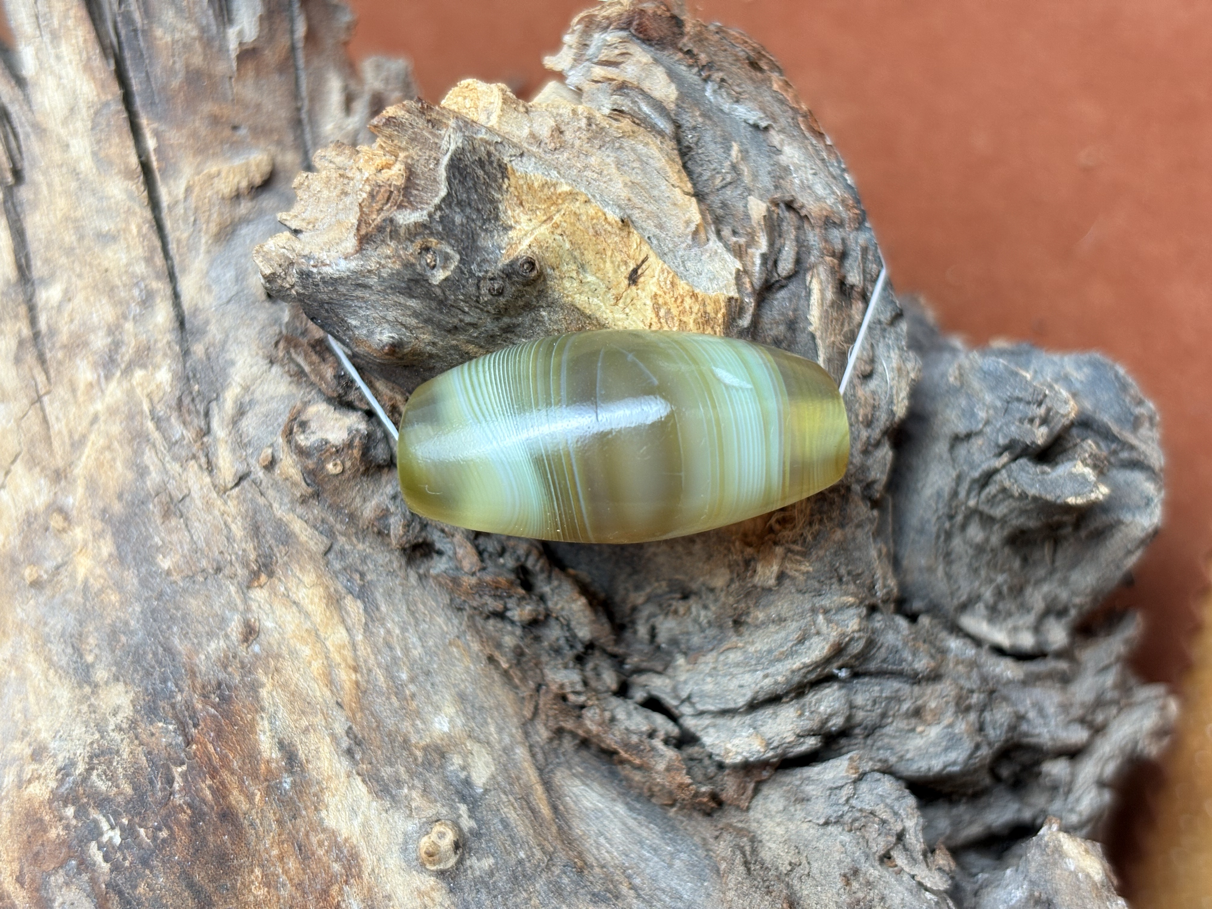 全玉化高冰料凤眼闪丝纹   尺寸：30.8mm×14.8mm