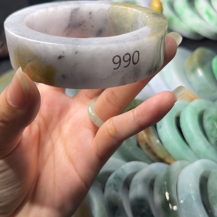 定制翡翠未镶嵌手镯