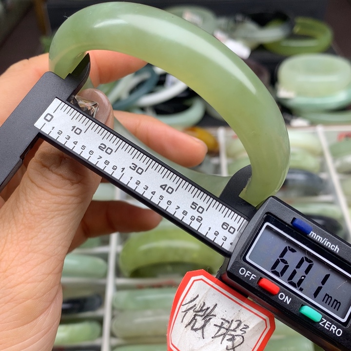 蛇纹石玉未镶嵌手镯489