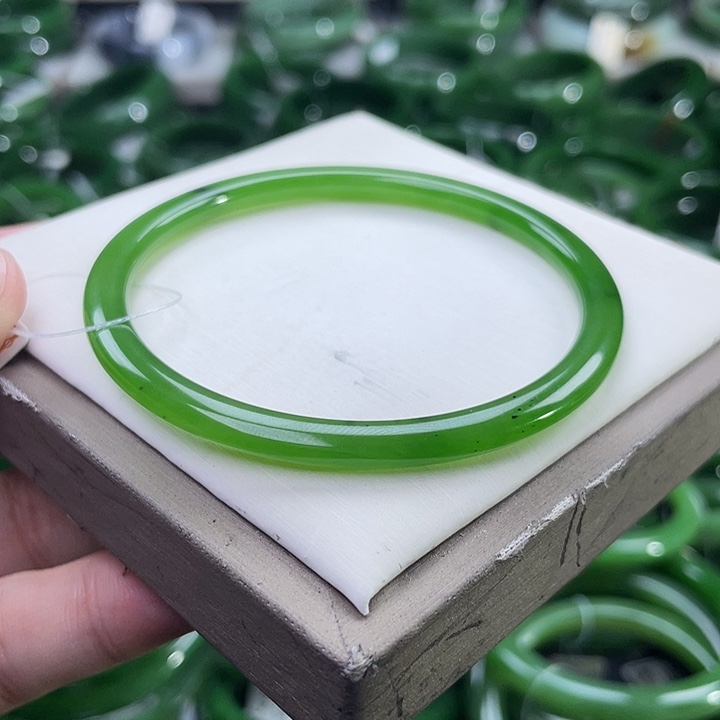 未镶嵌手镯和田玉（碧玉）