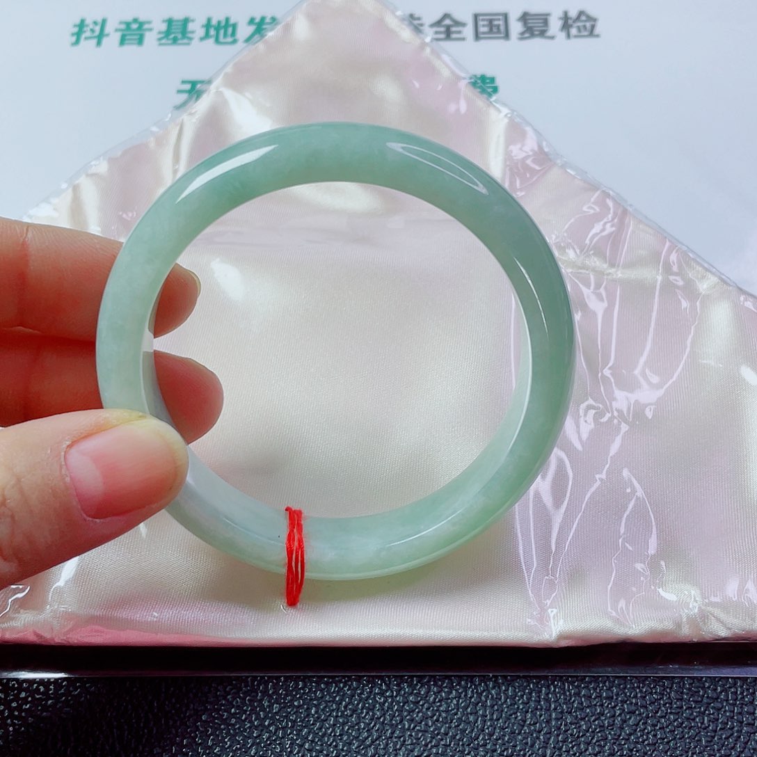 翡翠未镶嵌手镯圈口59宽12.8厚8.6