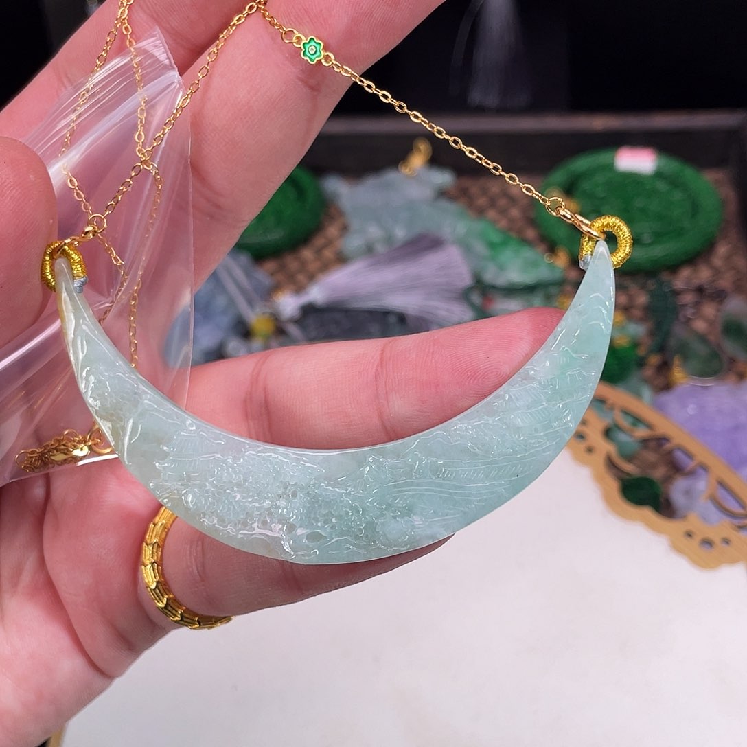 翡翠颈饰未镶嵌仿古