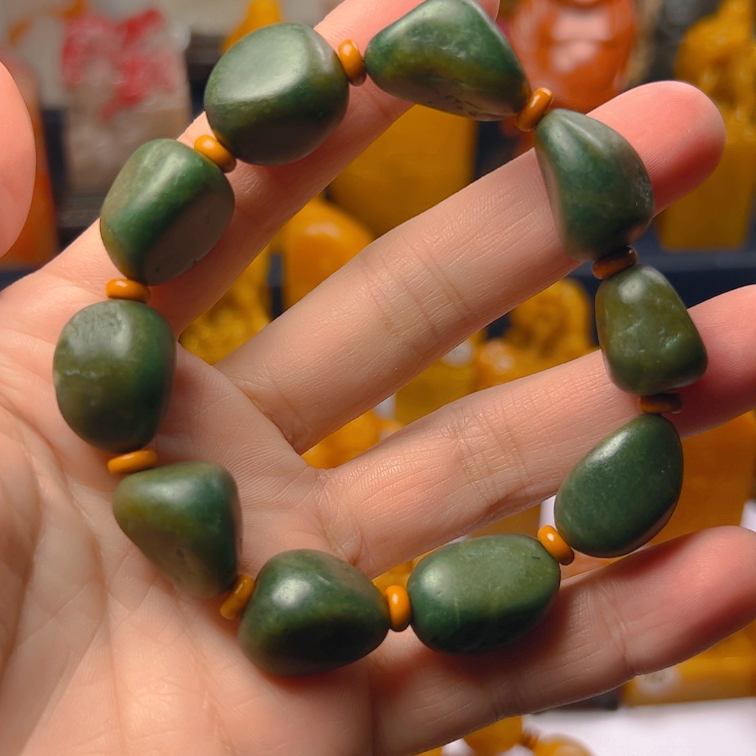 寿山石其他寿山石老性绿田原石53.5克带石皮通透