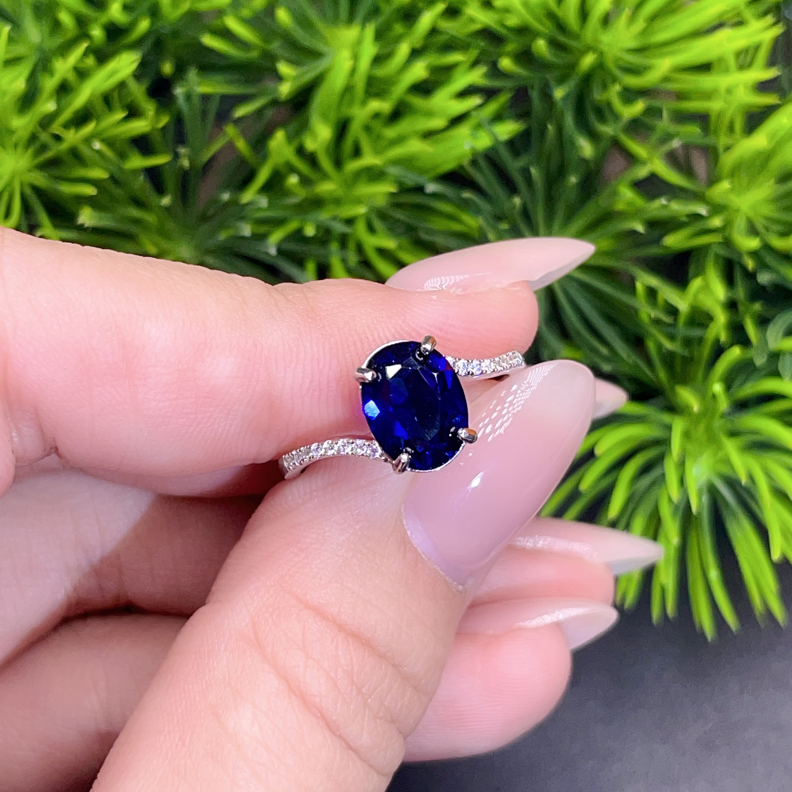 培育蓝宝石精切皇家蓝宝石戒指培育主石3克拉左右925银镶经典轻奢