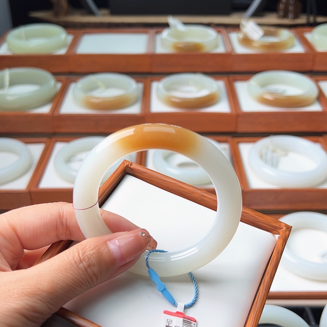 和田玉手镯未镶嵌53